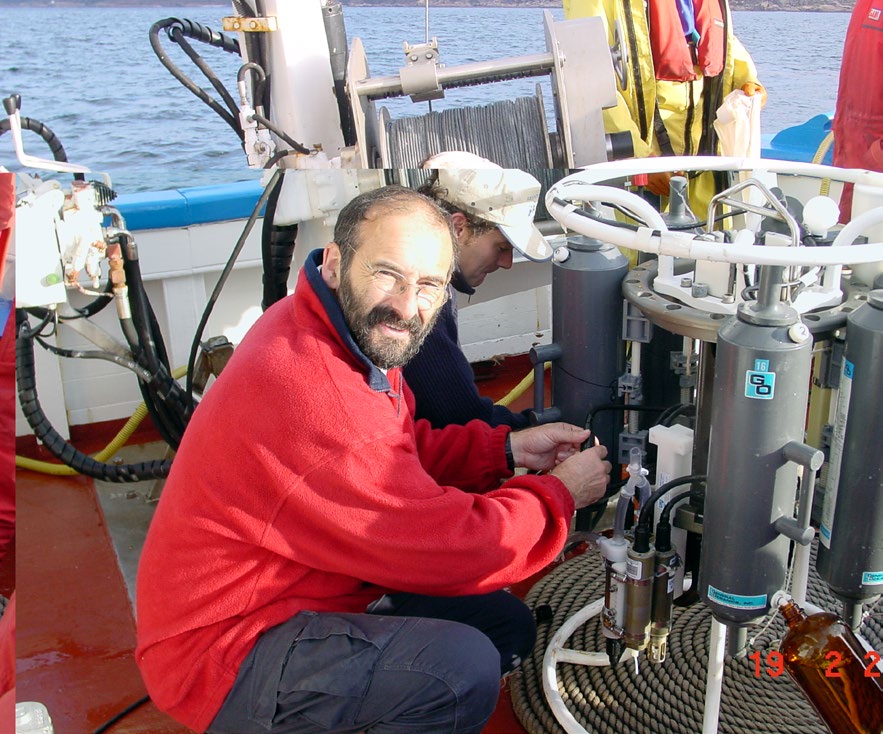 Manuel Varela Rodríguez a bordo de un barco