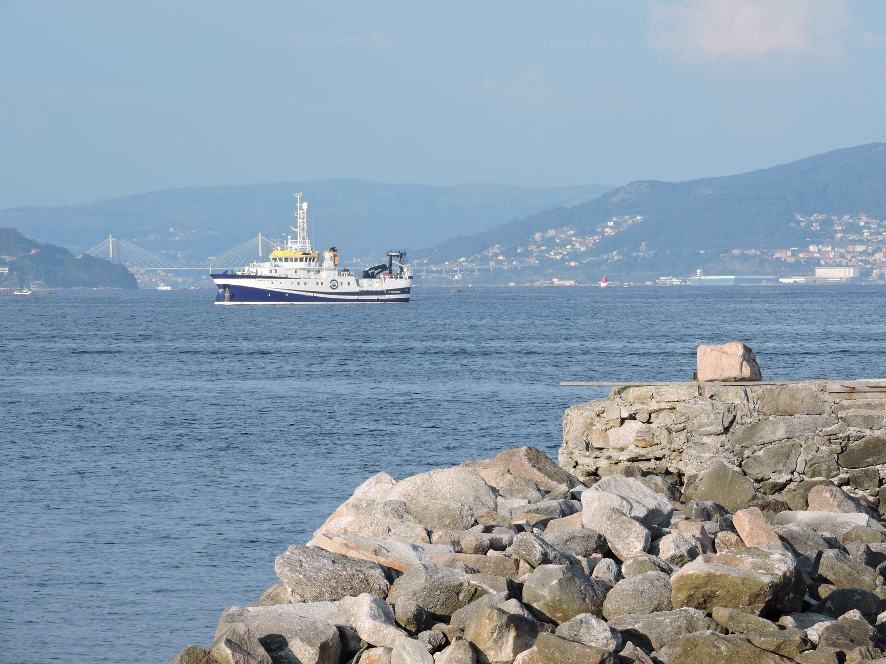 El buque oceanográfico Ramón Margalef saliendo de la ría de Vigo / Proyecto Remedios