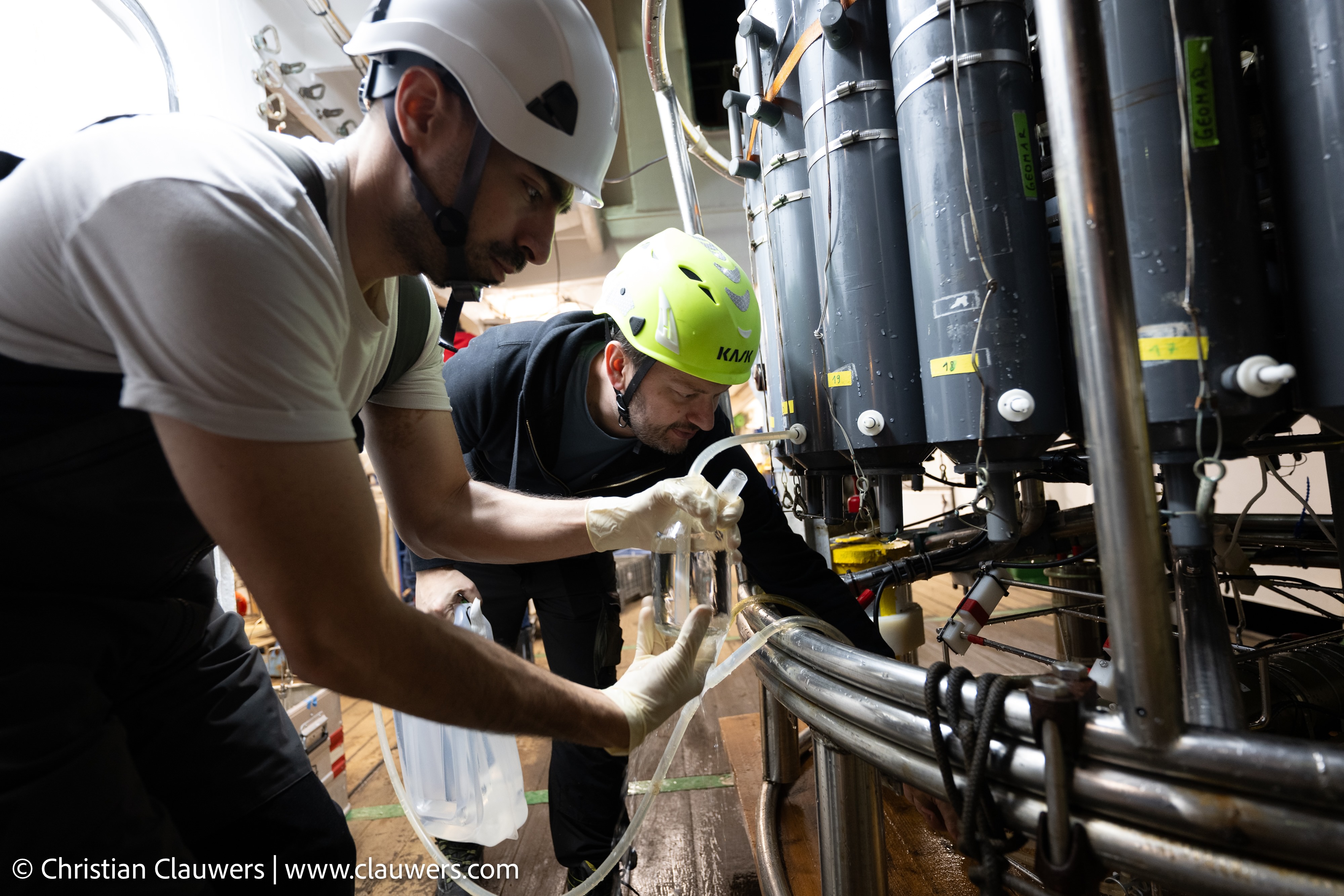 Personal del IEO de A Coruña muestreando a bordo del METEOR. Foto: Christian Clauwers