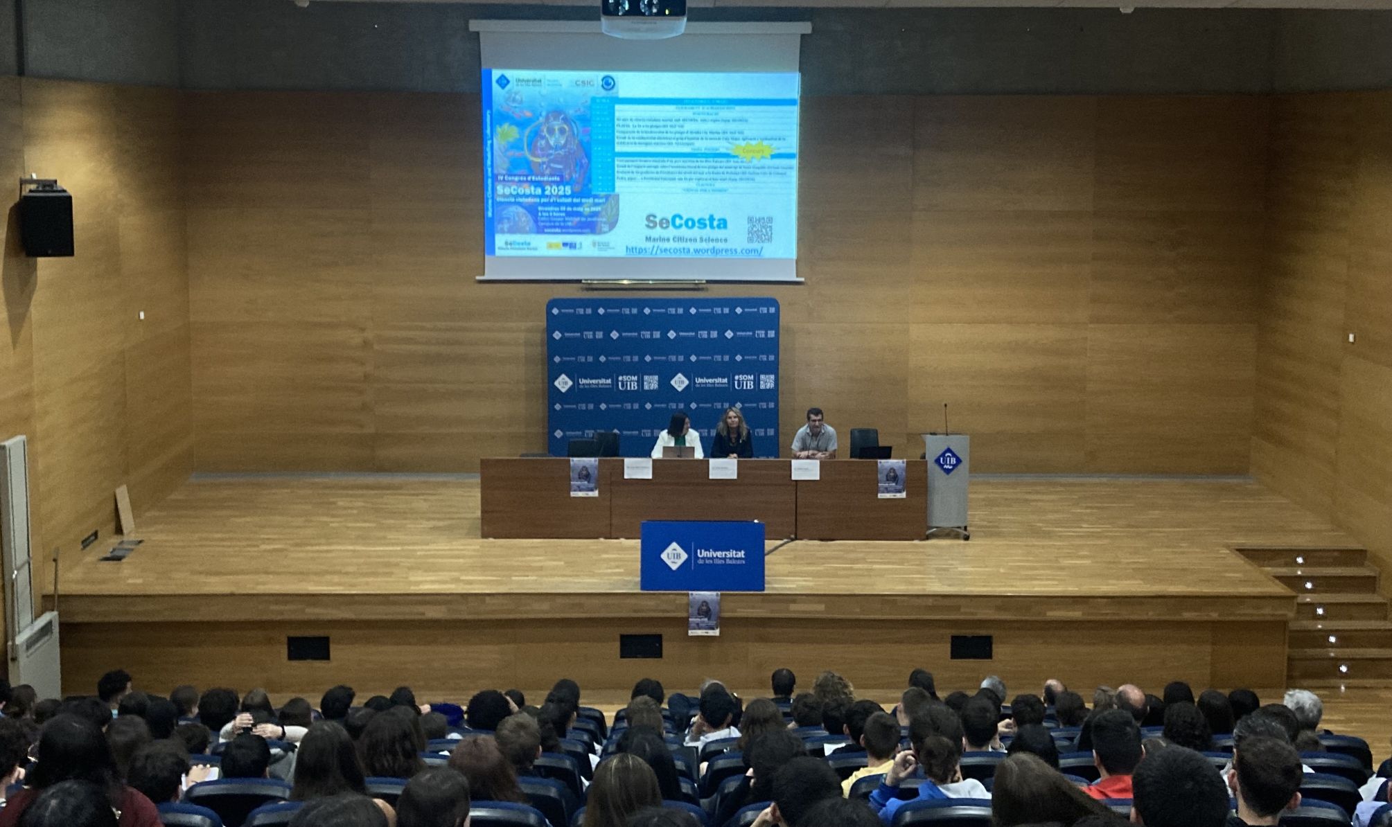 Inauguración del congreso a cargo de Montserrat Rodríguez, directora del Área de  Investigación de la UIB, Salud Deudero directora del COB y Gabriel Jordà, investigador del COB y coordinador del congreso © Centro Oceanográfico de Baleares. IEO, CSIC