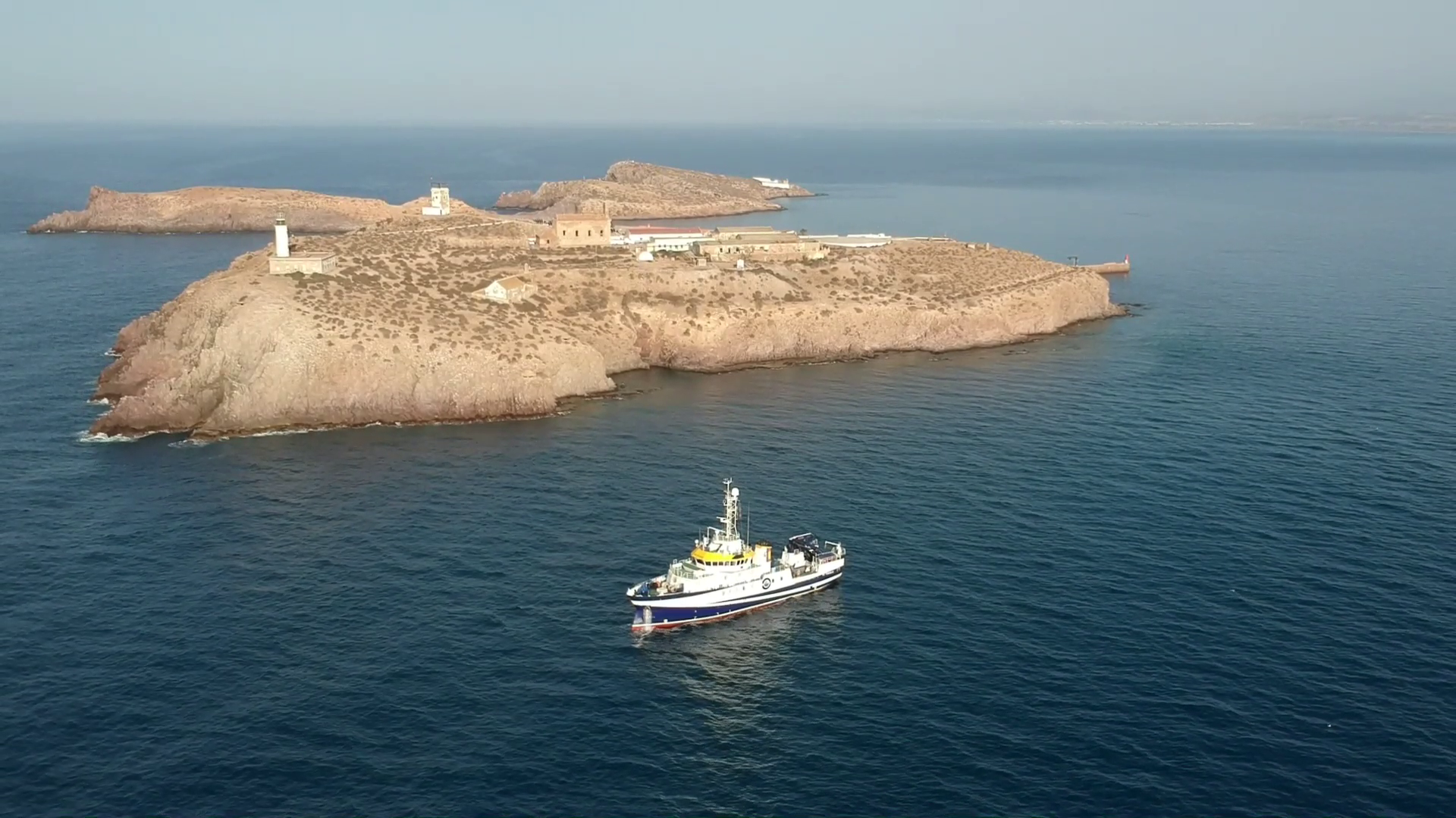 El buque oceanográfico Ángeles Alvariño frente a las Islas Chafarinas | Alejandro Martín / IEO