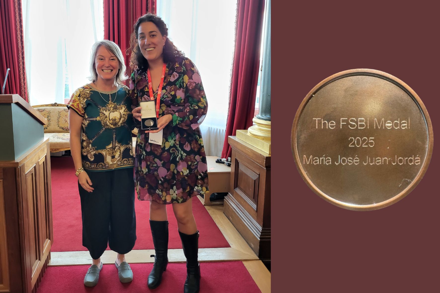 María José Juan Jordá posa con la medalla recibida