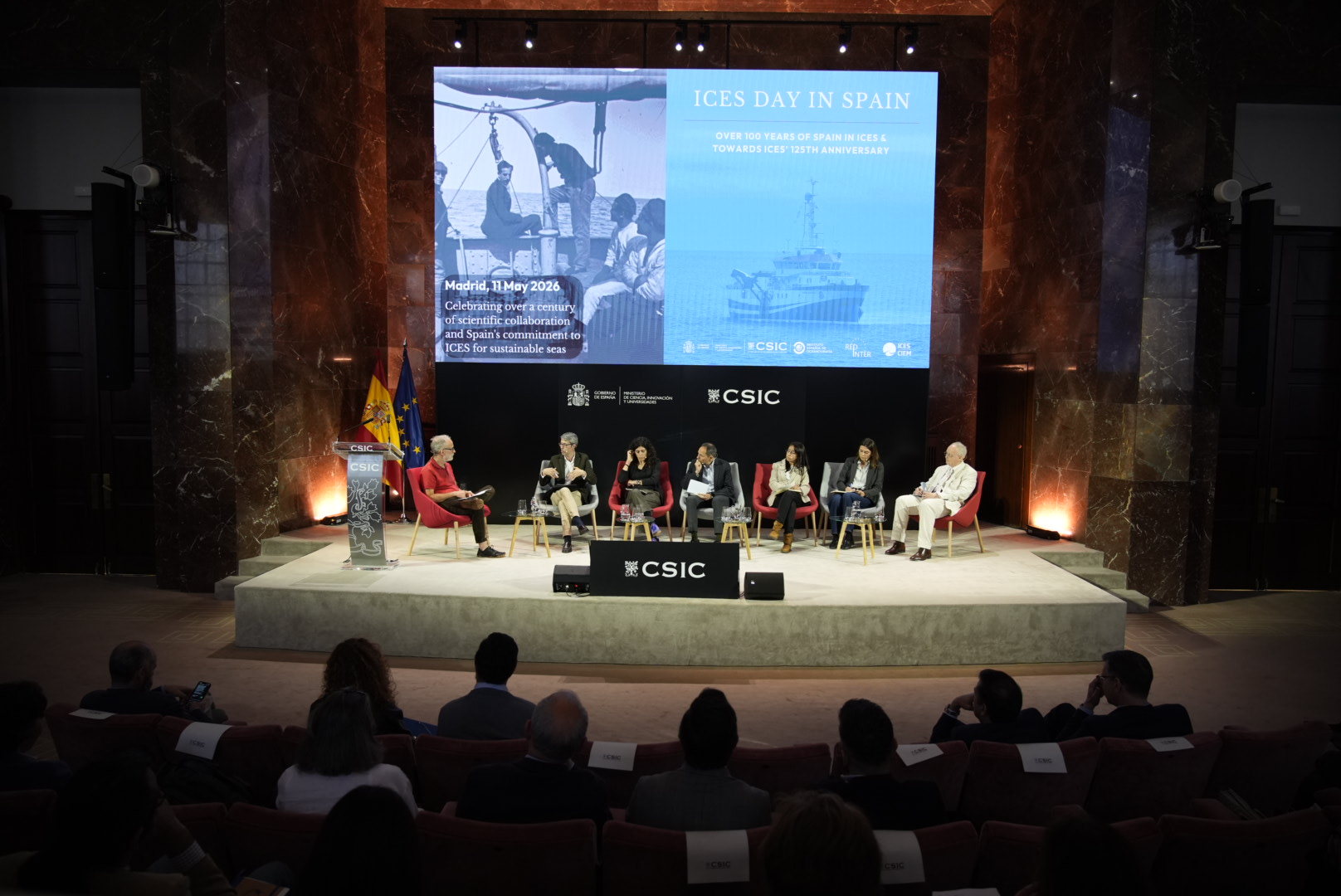 La jornada ha reunido a la cúpula del Consejo Internacional para la Exploración del Mar (ICES, por sus siglas en inglés), representantes del Gobierno de España (MAPA, MITERD y MICIU), el Consejo Superior de Investigaciones Científicas (CSIC), el Instituto Español de Oceanografía (IEO-CSIC), universidades y el sector pesquero.