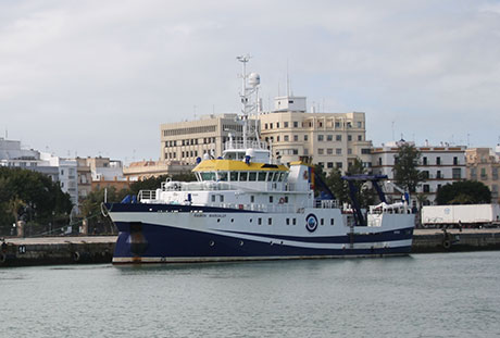 El buque Ramón Margalef atracado en Cádiz