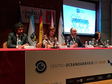 De izquierda a derecha Eduardo Balguerías, director del IEO; Ana María Ortiz, subdelegada del Gobierno en Pontevedra; David Regades, 2º teniente de alcalde de Vigo; y Victoria Besada, directora del Centro Oceanográfico de Vigo
