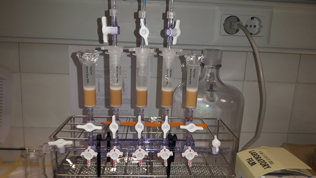 Filtración de muestras para el análisis de la materia orgánica disuelta