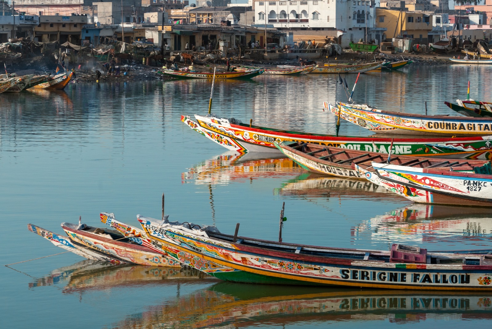 Saint-Louis (Senegal) con barcos tradicionales © ventdusud. iStock Saint-Louis (Senegal) con barcos tradicionales © ventdusud. iStock