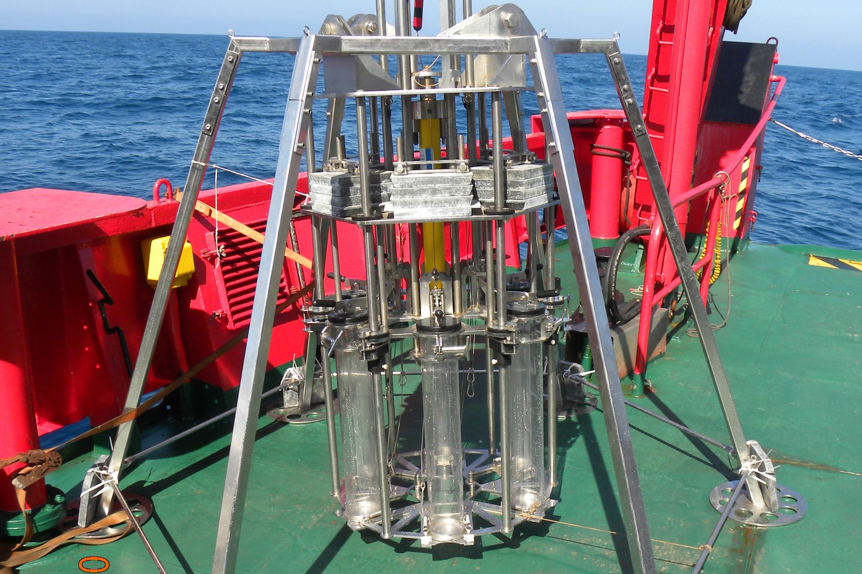 Sistema de muestreo empleado para obtener las muestras usadas en el estudio. © Desirée Palomino (IEO)