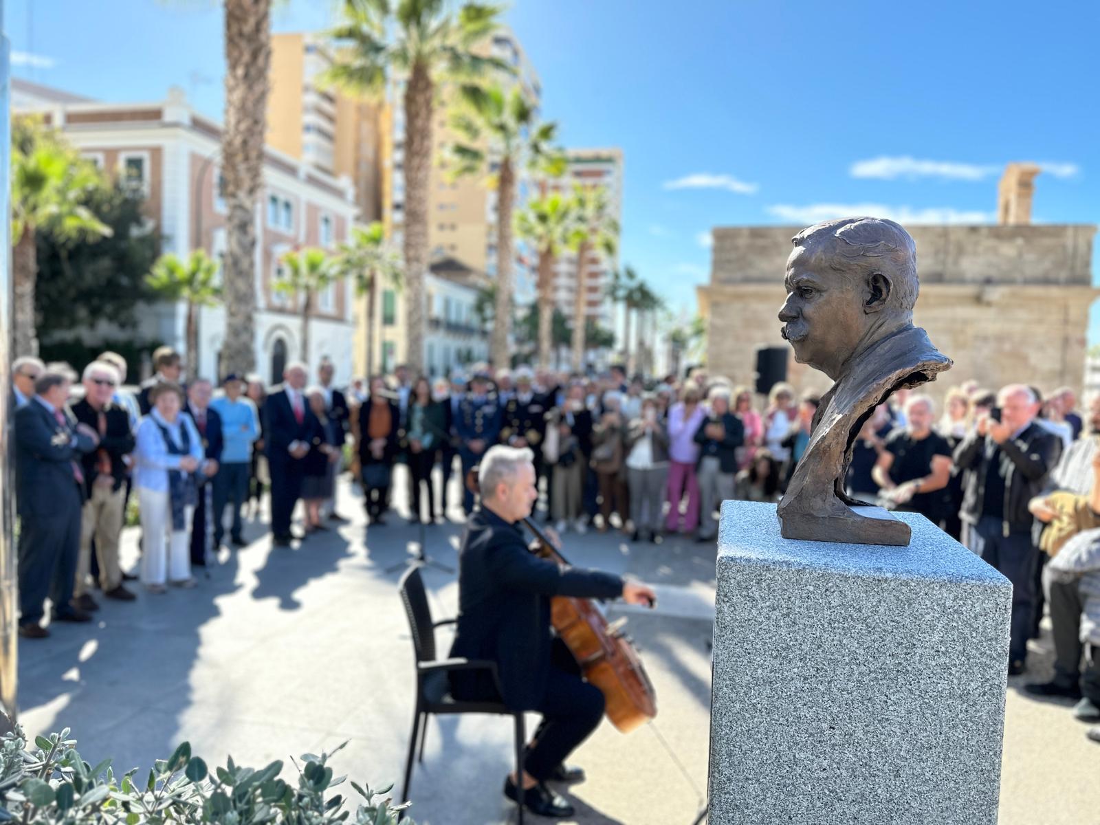 Acto de descubrimiento del busto de Odón de Buen frente a la primera sede del IEO de Málaga | Ainara Martínez, IEO-CSIC