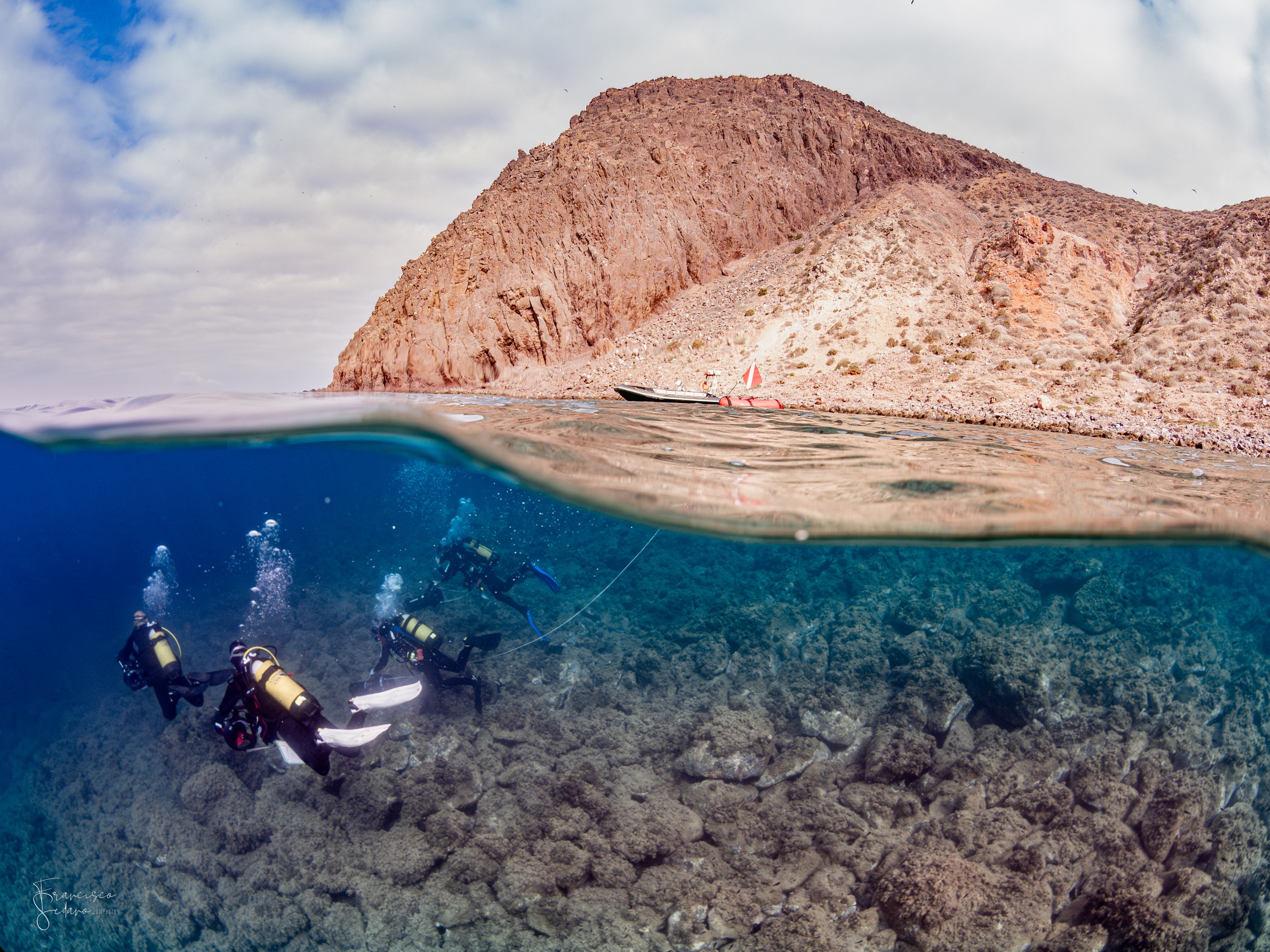 Durante la campaña se realizaron 30 inmersiones de buceo científico entre los 5 y los 30 metros de profundidad, abarcando los principales hábitats bentónicos del archipiélago | Paco Sedano, IEO-CSIC
